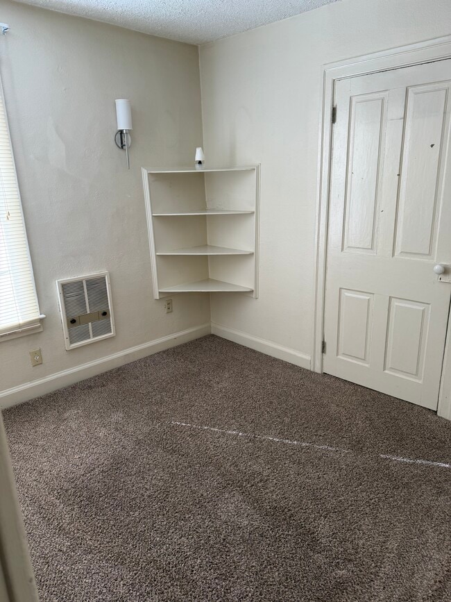 Photo - 230 Adelia St