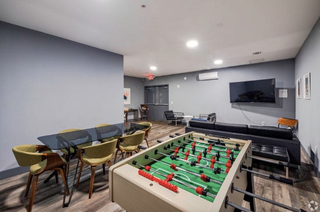 Building Photo - 21 Lakeside Ave