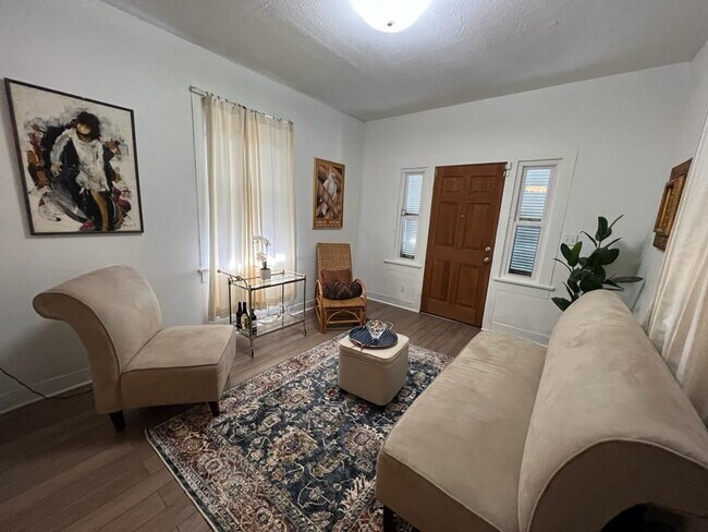 Photo - 2844 Hiawatha St