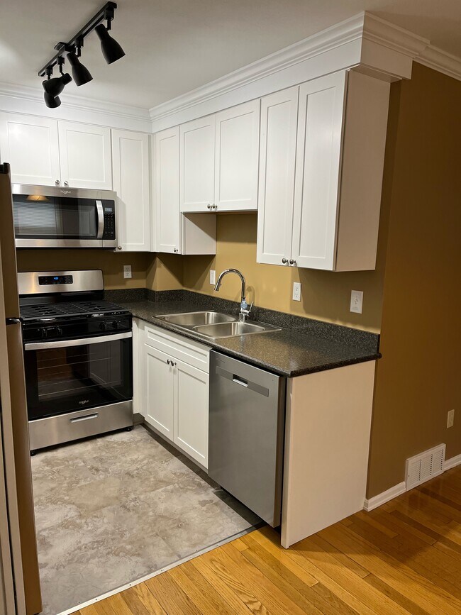 Photo - 119 E Genesee St