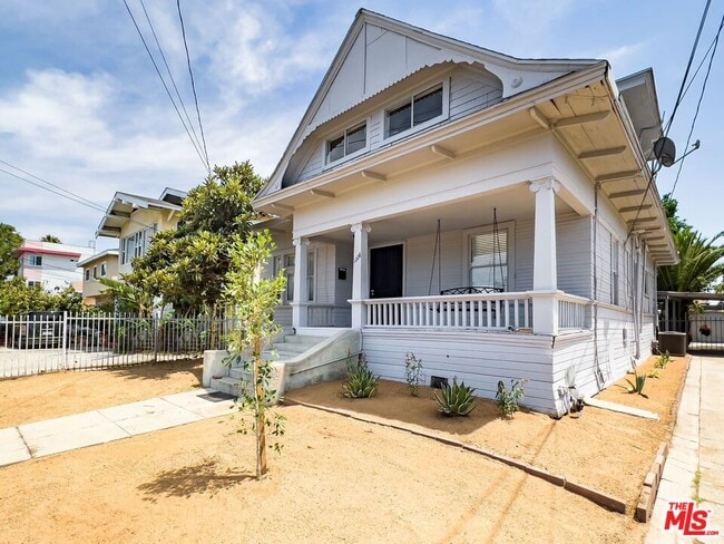 Building Photo - 1228 Fedora St Rental