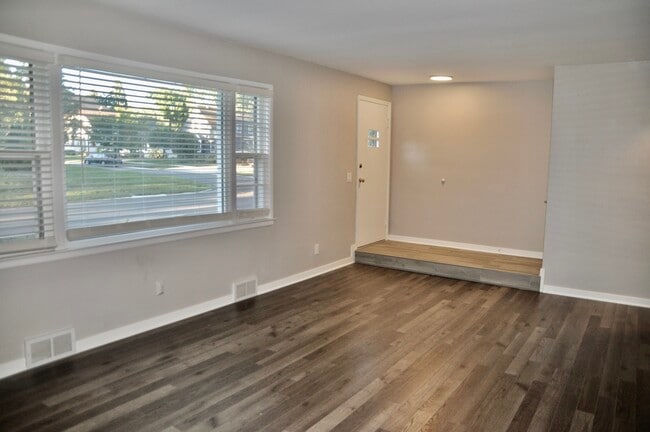 Photo - 110 W 12th Ave