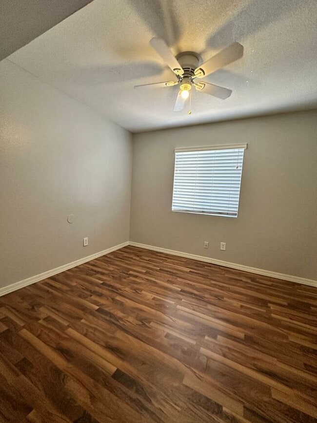 Photo - MOVE IN SPECIALS!! Condo 2Bedroom/2Bath Wo...