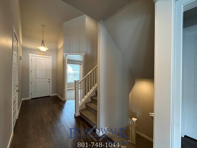 Photo - Spacious 2-Bed + Loft with Premium Finishes