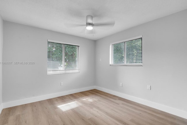 Photo - 560 NE 63rd St Unidad 3