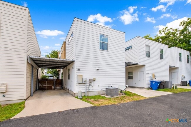Photo - 704 N Cherry St