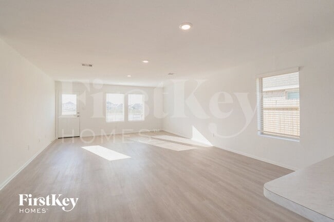 Photo - 453 Maple Bnd Ln