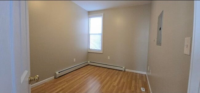 Photo - 18 E 17th St