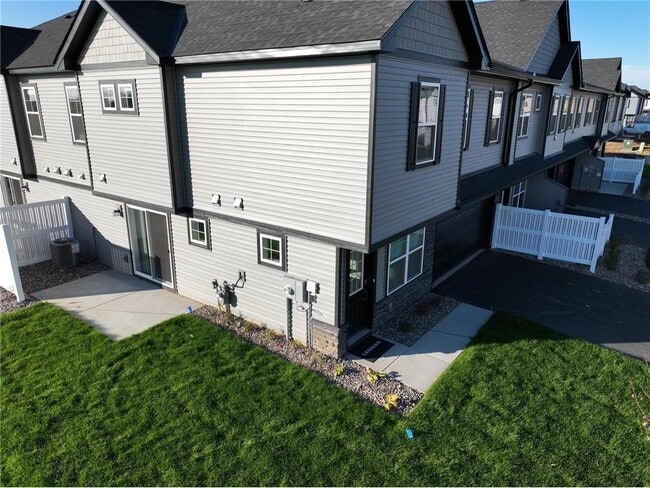 Photo - 5285 Long Pointe Pass