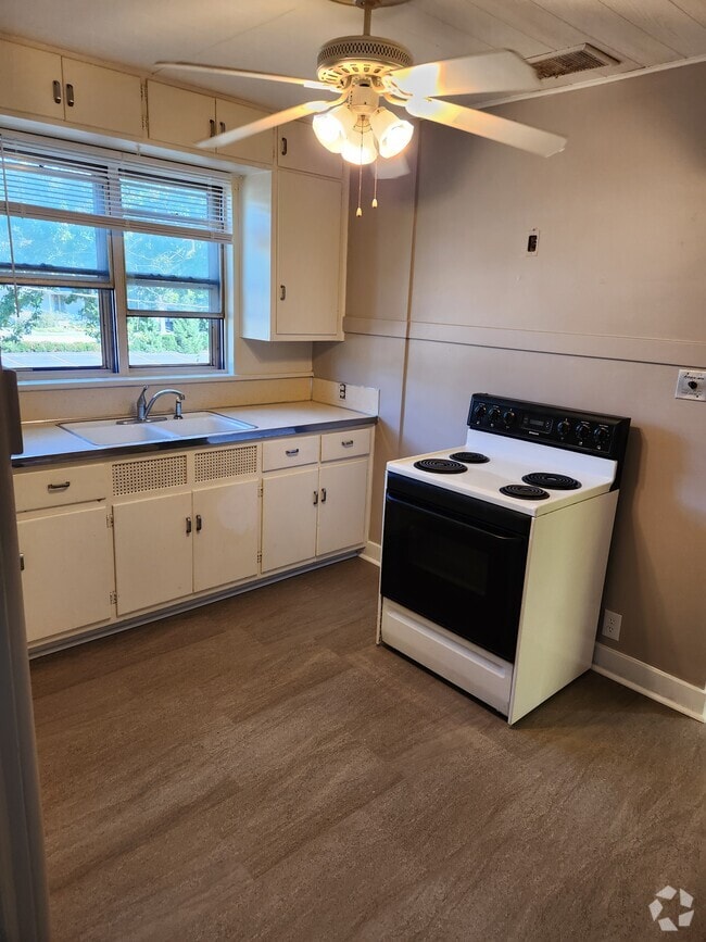 Building Photo - 610 Sycamore St Unit #3 Rental