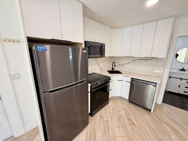 Photo - Spacious and Remodeled 2 bed 1 bath with parking!!! Unidad 1029 NW 28th Street #2