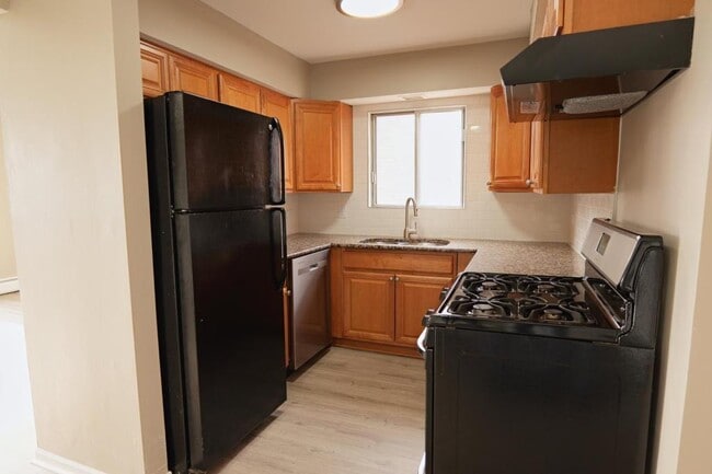 Photo - 3652 W 119th St