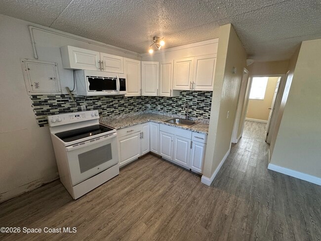 Photo - 240 Stone St Unit 6