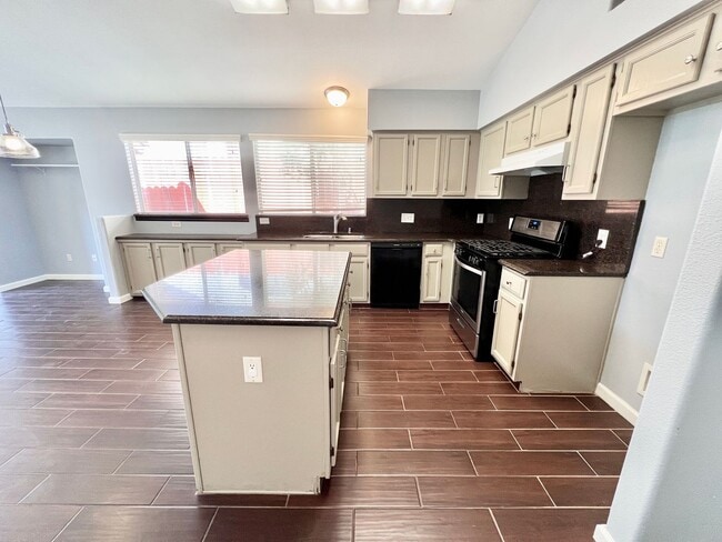 Photo - $2,195 Milburn & Herndon, 4 Bedroom Home -...