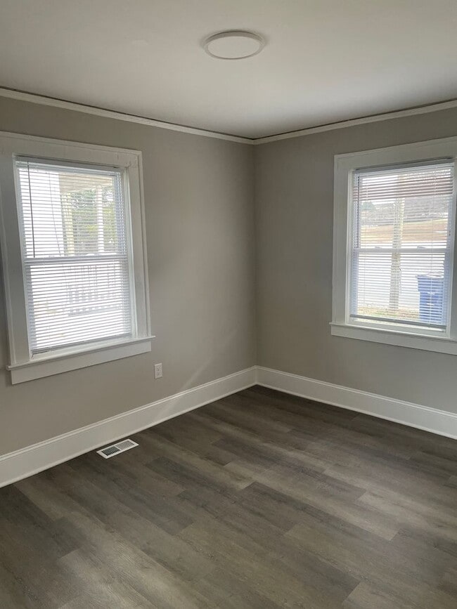 Photo - 635 W Northwest Blvd