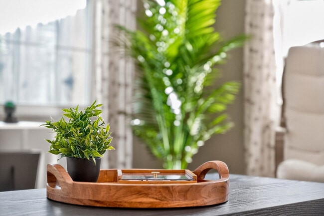 Building Photo - 1961 Creek Bank Dr Unit SI ID1397944P