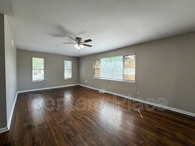 Photo - 800 N Hickory Ave