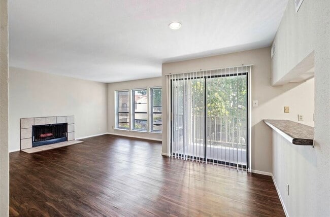 Building Photo - West Airport, Unit 902 Rental