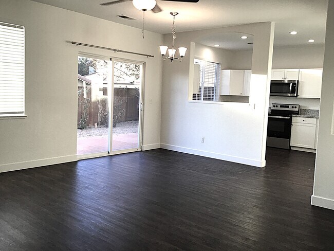 Photo - 2070 Tivoli Ln