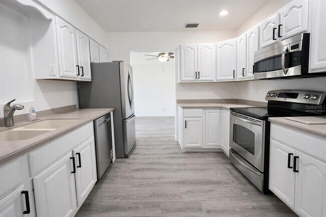 Photo - 6000 Dr M.L.K. Jr St N