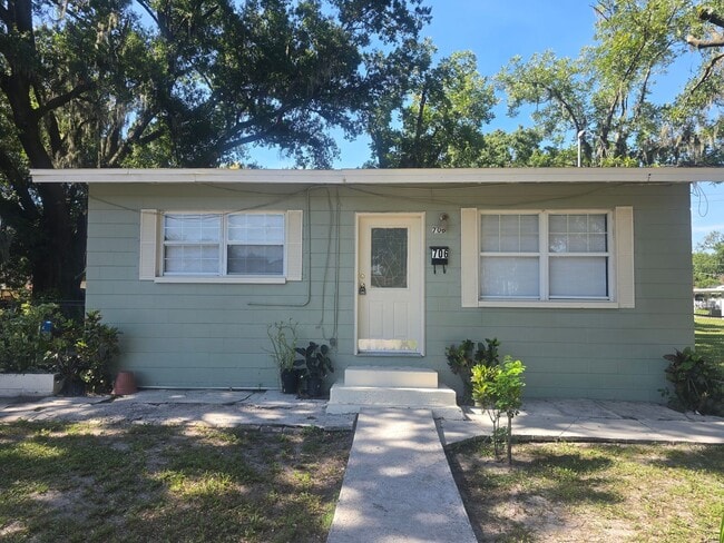 Building Photo - Two bedroom one bath home