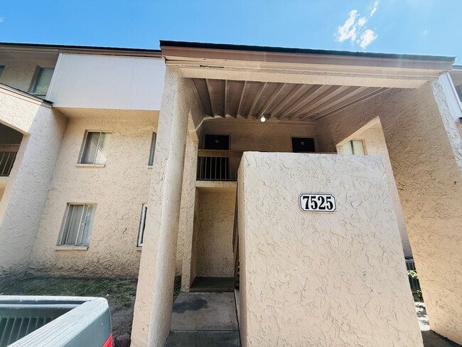 Building Photo - 7525 Pitch Pine Cir Unit D