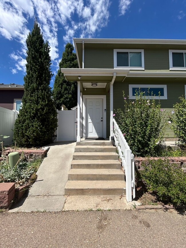 Building Photo - 9046 Shenandoah Ave