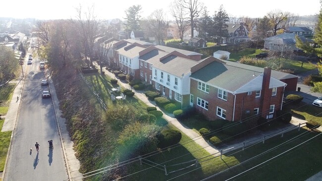 Photo - 339 E Walnut St