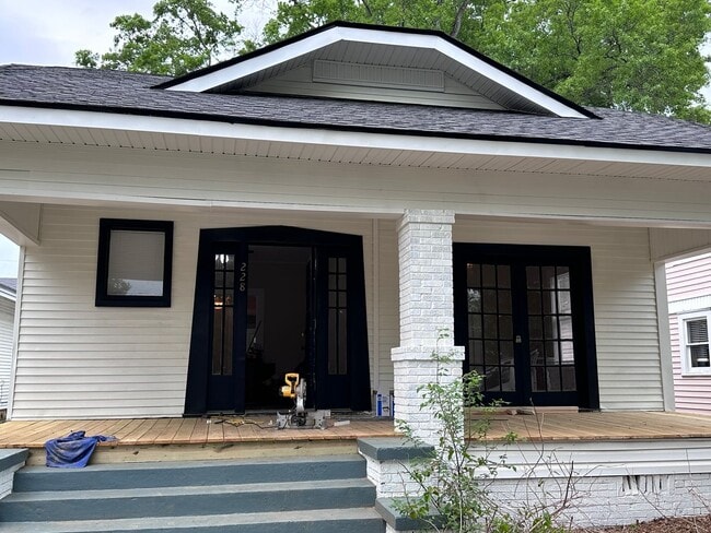 Building Photo - Mockingbird Realty 228