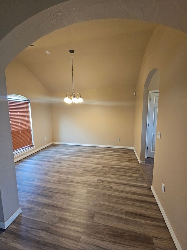 Photo - (3) Bed/(2) Bath in Tecumseh Ridge Avail Now!