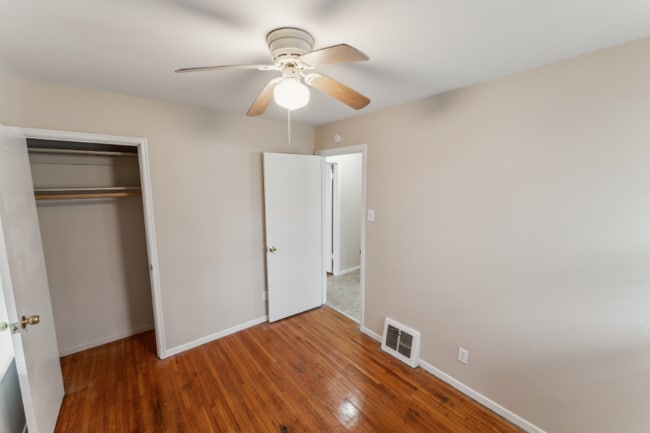 Photo - 10409 Renfrew Dr