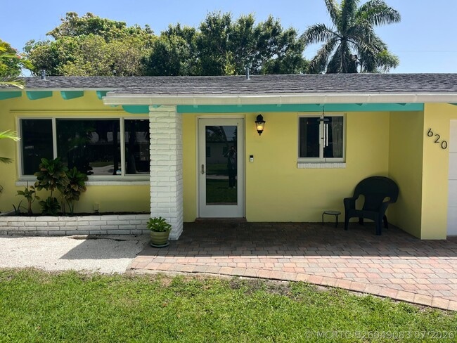 Photo - 620 NE 9th Ave