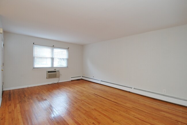 Photo - 77 Webb Ave Unit APT 7