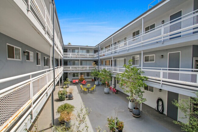 Photo - 303 California Ave, 3 blocks to the beach,...