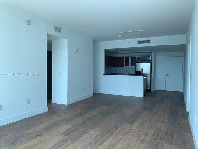 Photo - 3131 NE 188th St Unidad 2-909