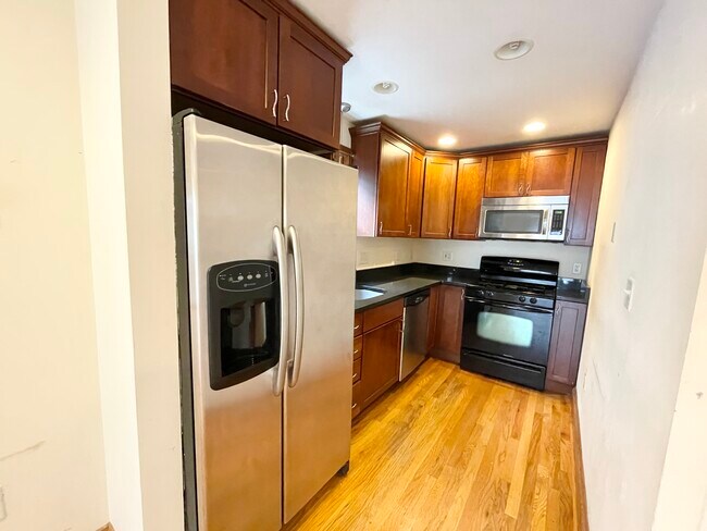 Photo - 241 West St Unit 2
