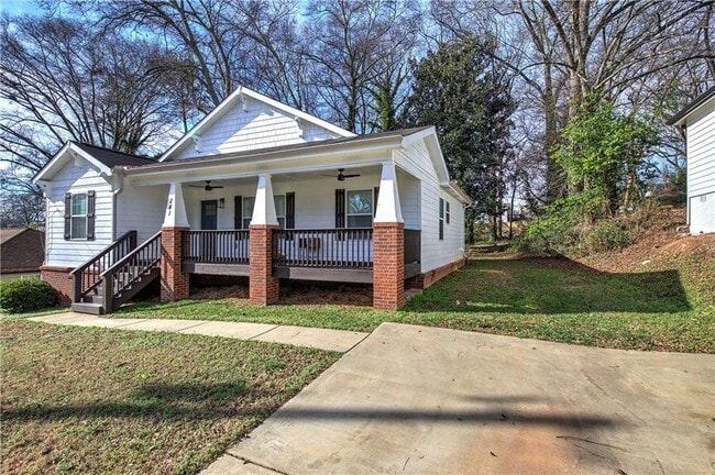 Photo - 241 McIntosh Ave NE