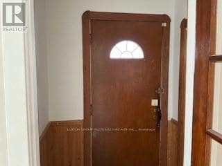 Photo - 28 Base Line Rd E