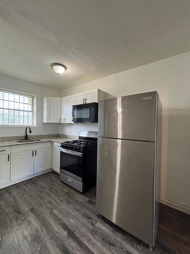 Building Photo - 708 NW 4th Ave Unit 6 Rental