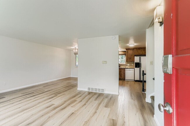 Photo - 577 Hilltop St