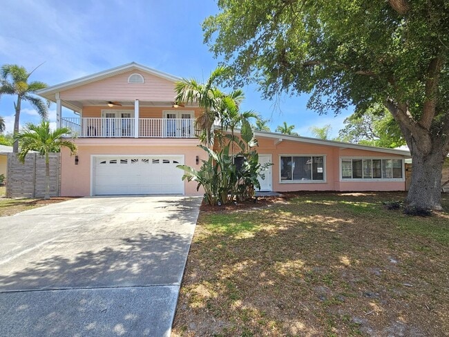 Building Photo - Annual Unfurnished 3 Bedroom 2 Bathroom Single Family Home in Osprey!