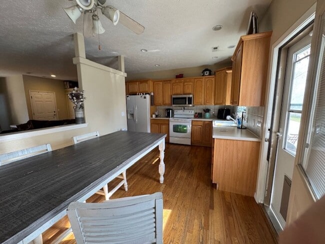 Photo - Bright & Spacious 2-Bed Townhome in great neighborhood with attached 2-car Garage!