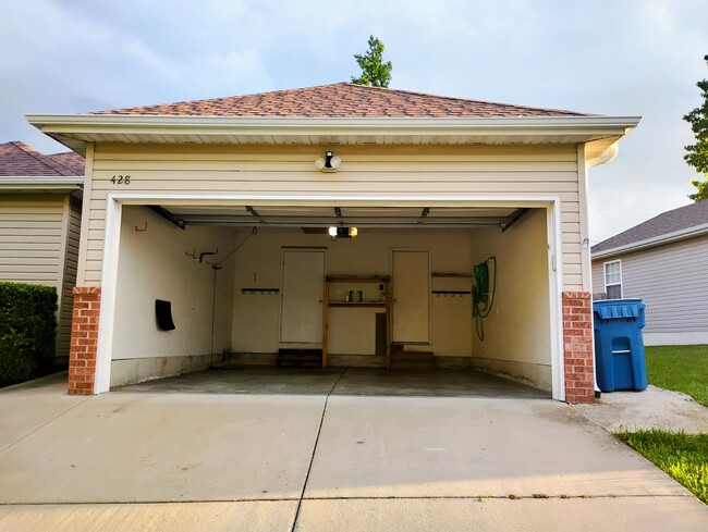 Photo - 428 W White Ash St