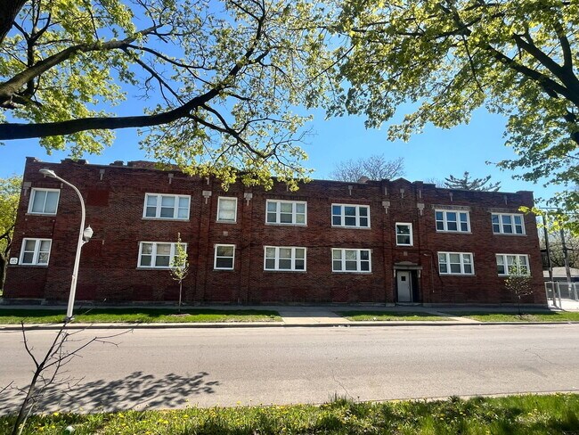 7800 S Burnham Ave