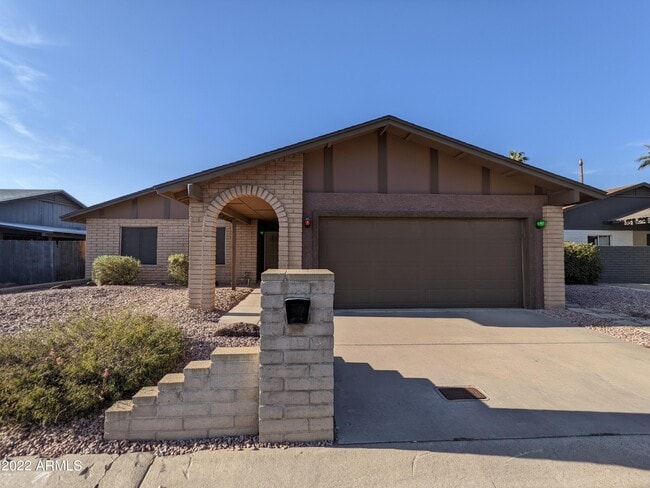 Building Photo - 10044 N 39th Ln