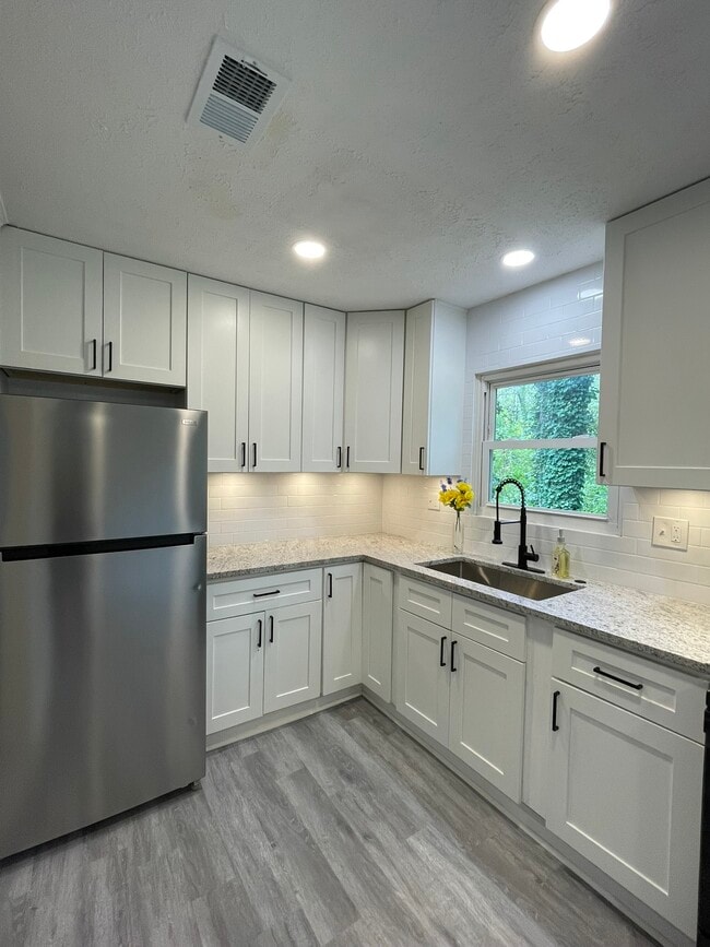 Photo - 1206 Willow Ct NW