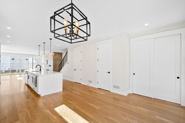 Photo - LUX 3BD, 2.5BA Half-Duplex Near Berkeley Lake