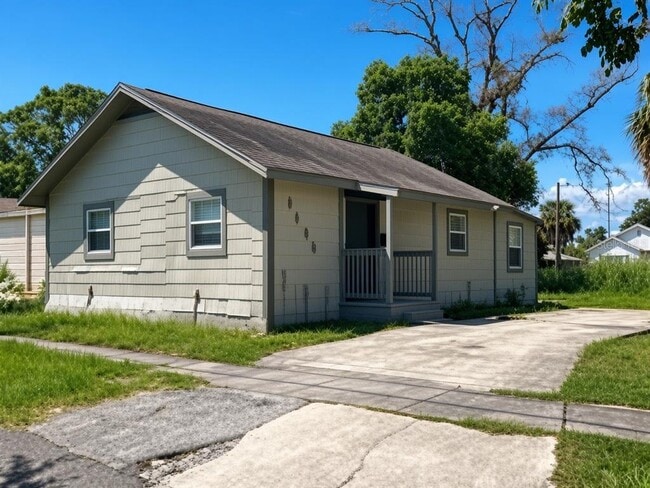 Building Photo - 1125 13th Ave S