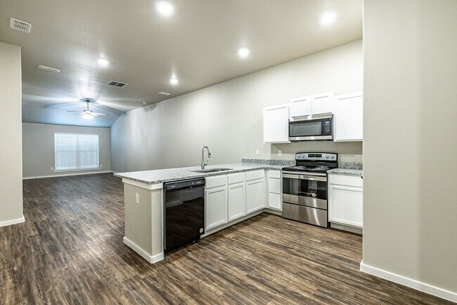 Photo - Beautiful 3 bed 2 bath! Unit A