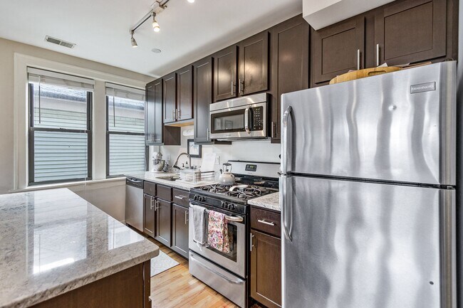 Photo - 2235 W Wilson Ave Unit 2233-3